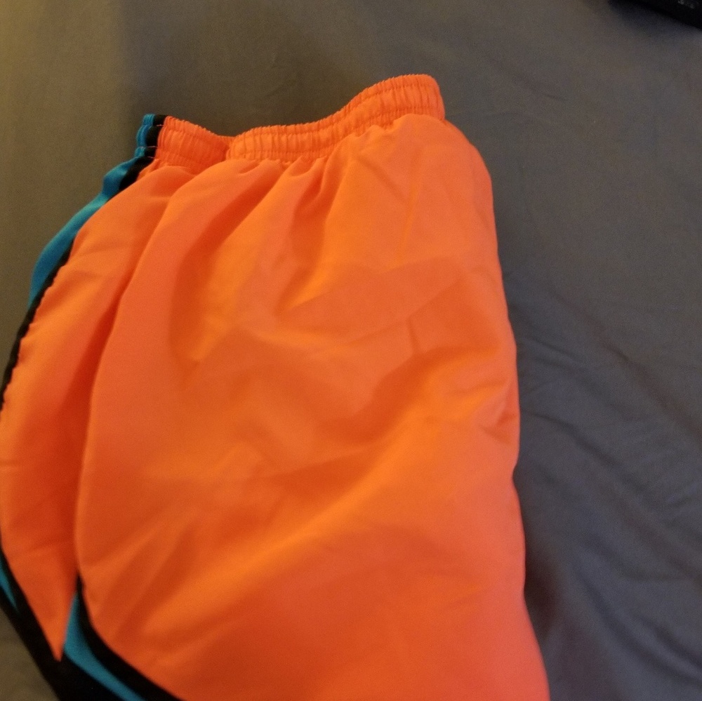 NIKE RUNNING SHORTS - Picture 2 of 2